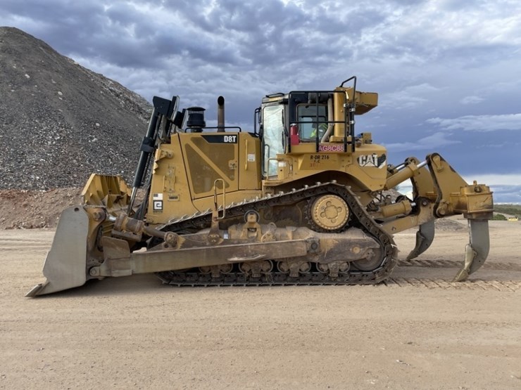 2017-caterpillar-d8t-image-2