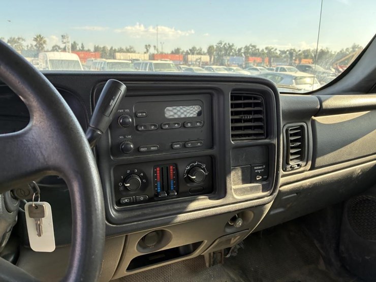 2005-chevrolet-3500-image-14