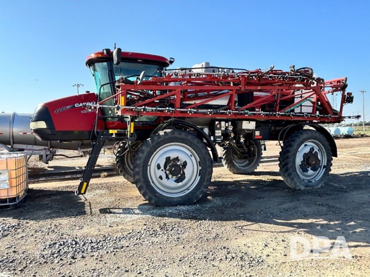 2015-case-ih-patriot-4440-image-17