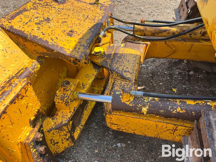 1980-deere-450c-image-13