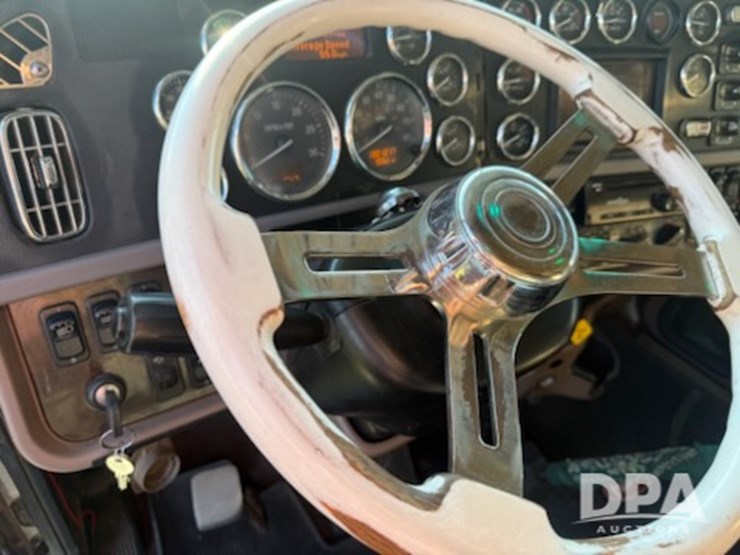 2013-peterbilt-389-truck-(jm627)-image-151