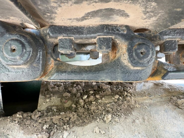 2021-caterpillar-305-image-24