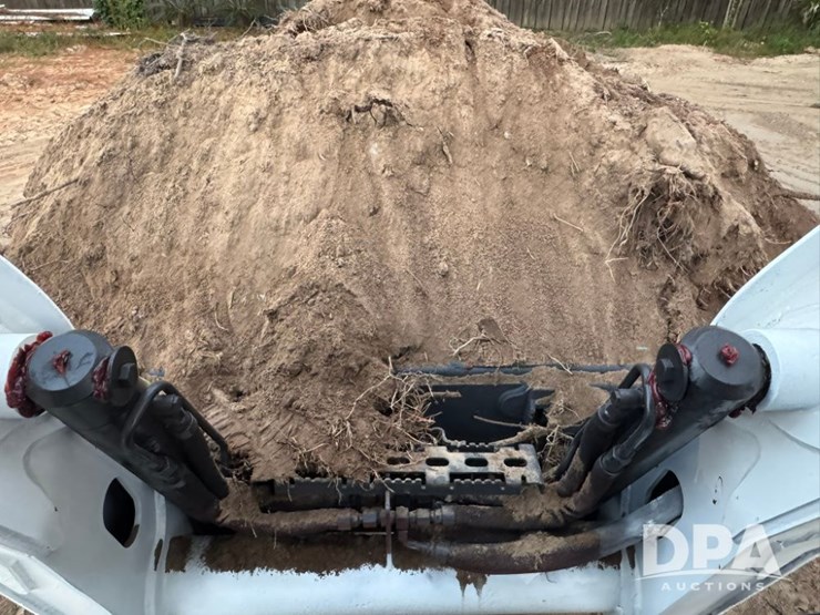 2015-bobcat-t630-image-16