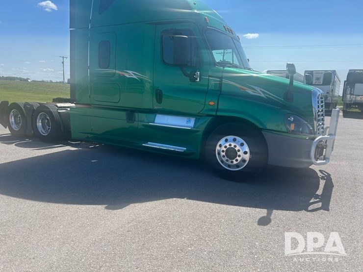 2017-freightliner-cascadia-125-image-4