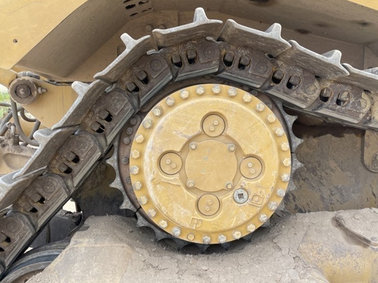 2017-caterpillar-d8t-image-25
