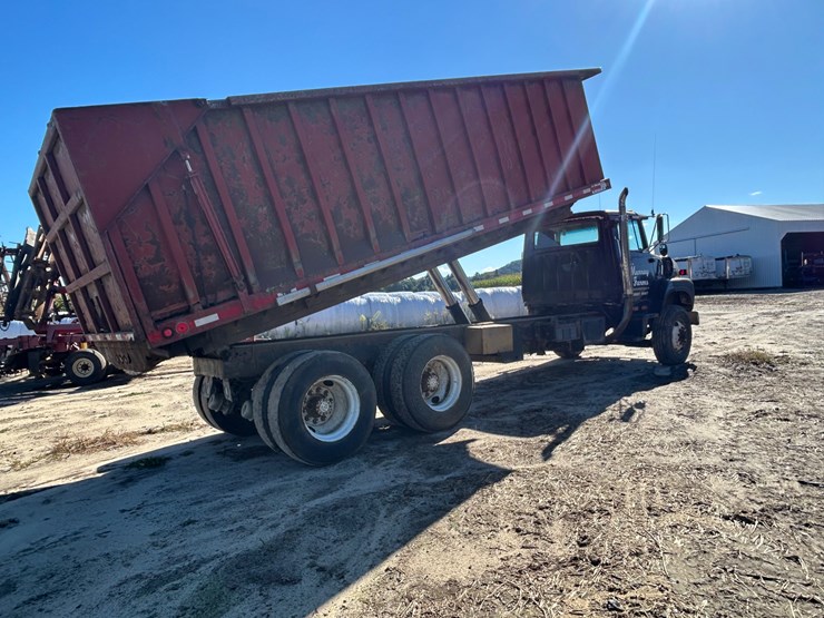 1987-ford-l8000-image-3