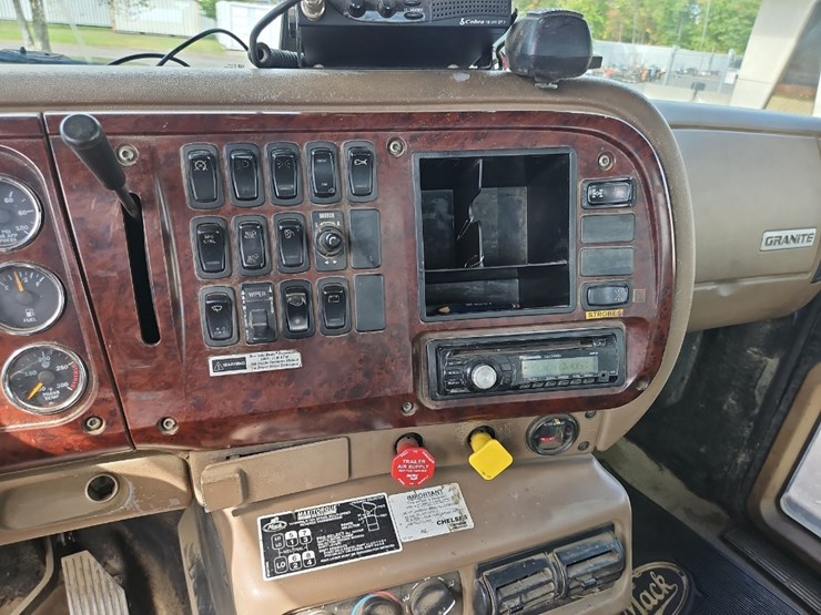 2003-mack-granite-cv713-image-38