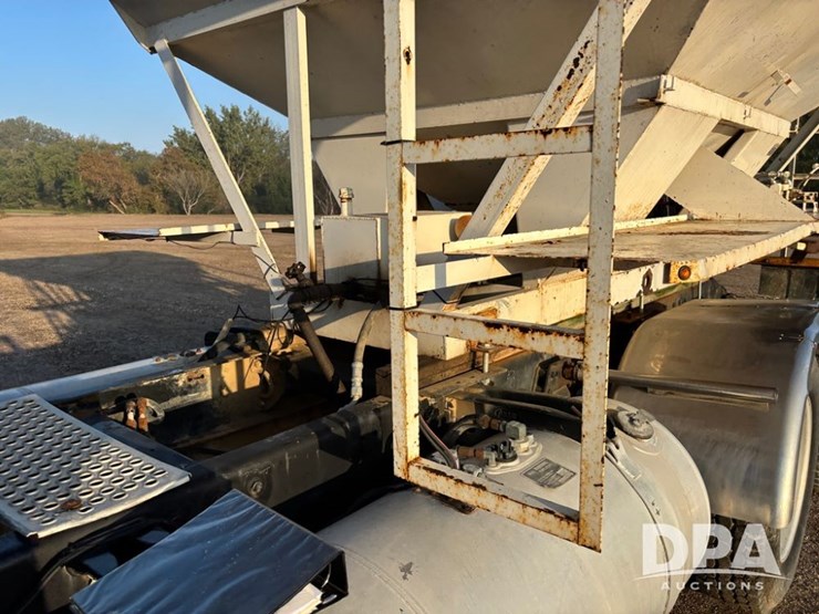 1991-peterbilt-379-image-45