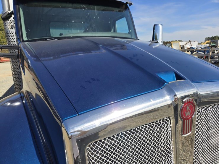 2017-kenworth-t880-image-13