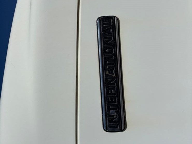 2001-international-9200i-image-22