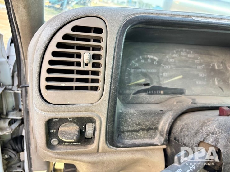 2000-gmc-3500-image-65