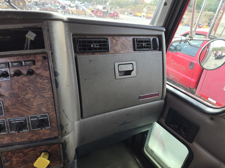 2002-kenworth-t800-image-54