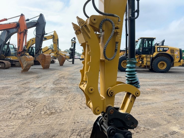 2021-caterpillar-305-image-10