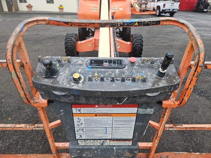 2002-jlg-400s-image-11