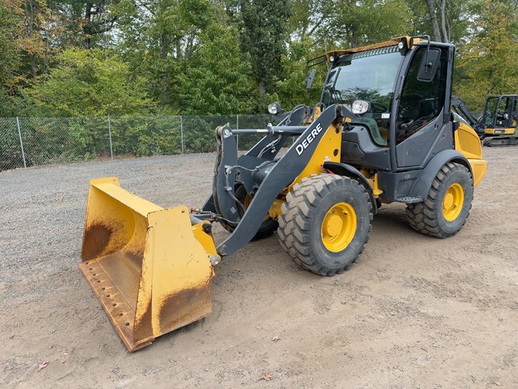 2021-deere-304l-image-1