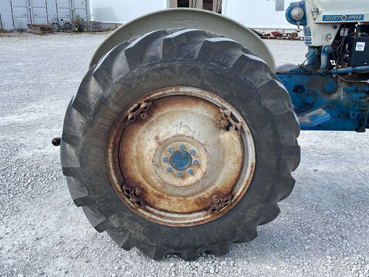ford-4000-image-37