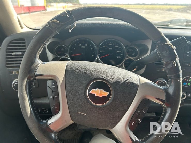 2012-chevrolet-2500hd-image-23