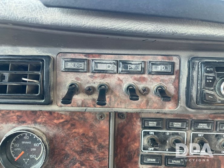 2005-kenworth-t800-image-48