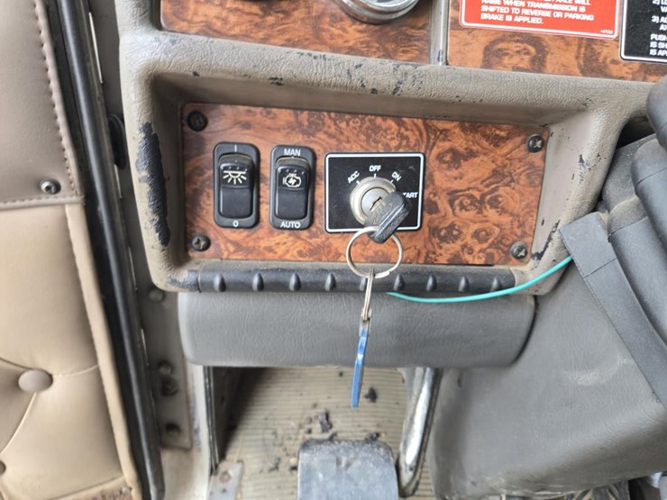 2002-kenworth-t800-image-63