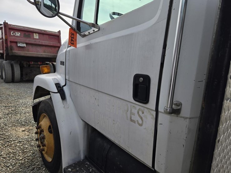 1995-freightliner-fl70-image-16