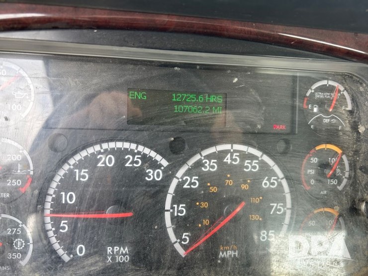2016-freightliner-108sd-image-47
