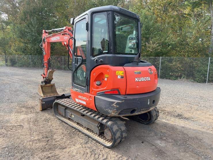 2019-kubota-kx040-4-image-3