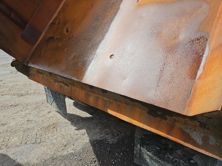 2003-mack-granite-cv713-image-30