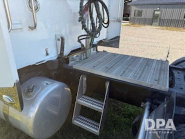 2013-peterbilt-389-truck-(jm627)-image-116