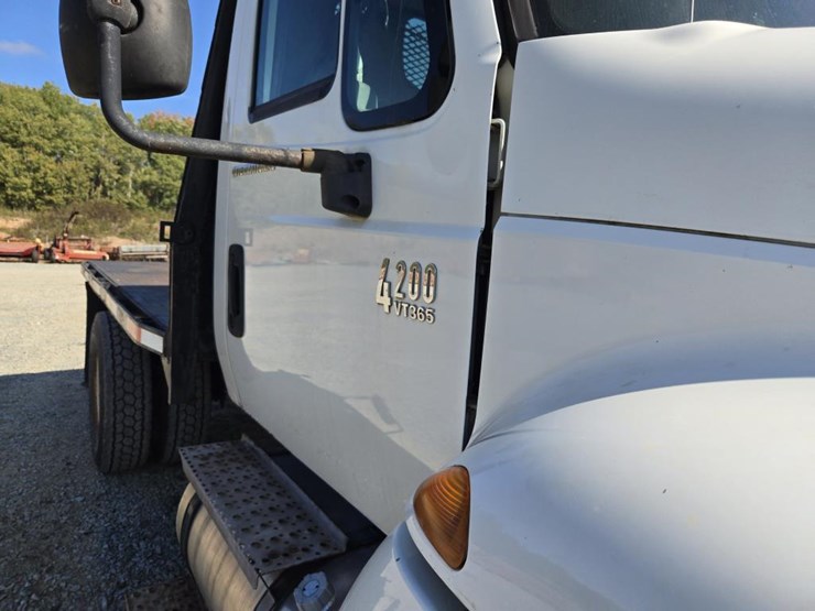 2003-international-durastar-4200-image-17