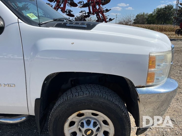 2011-chevrolet-3500hd-image-24