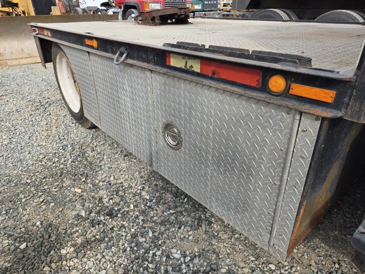 1995-freightliner-fl70-image-23