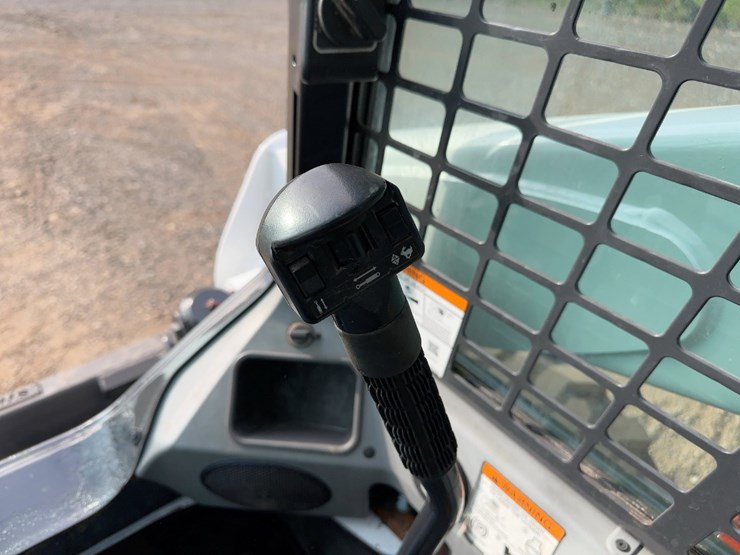 2017-bobcat-s650-image-18