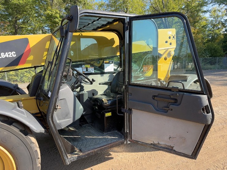 2014-caterpillar-tl642c-image-17