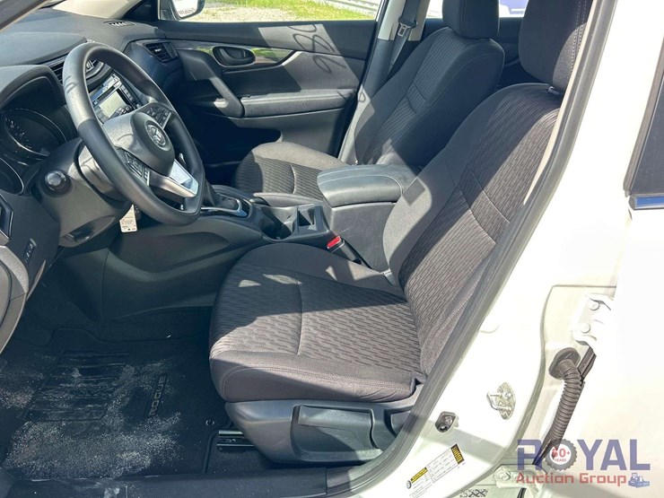 2020-nissan-rogue-image-14