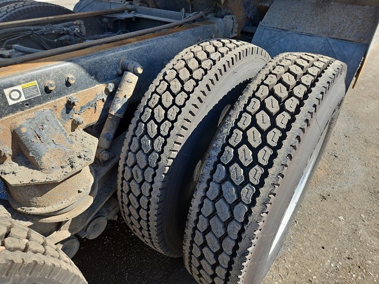 2016-kenworth-t880-image-19