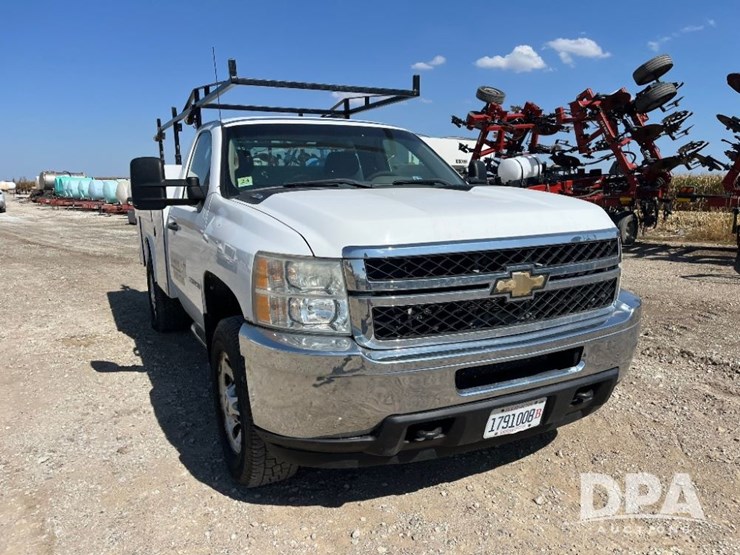 2011-chevrolet-3500hd-image-4