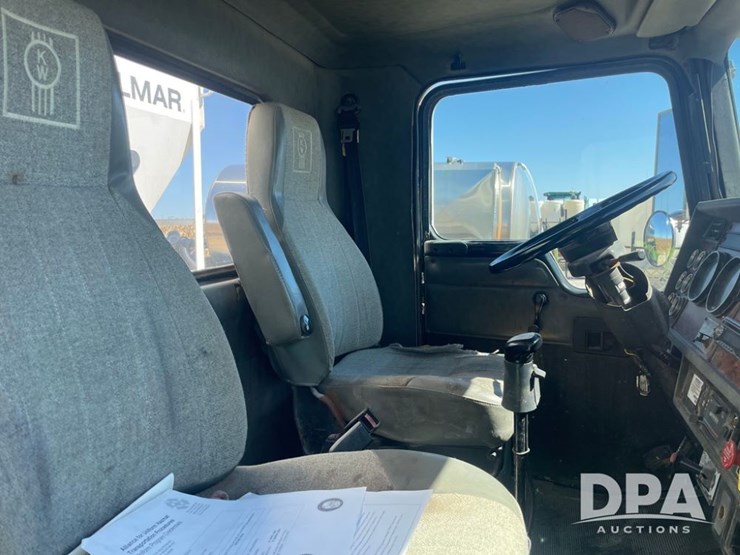 1999-kenworth-t800-image-17