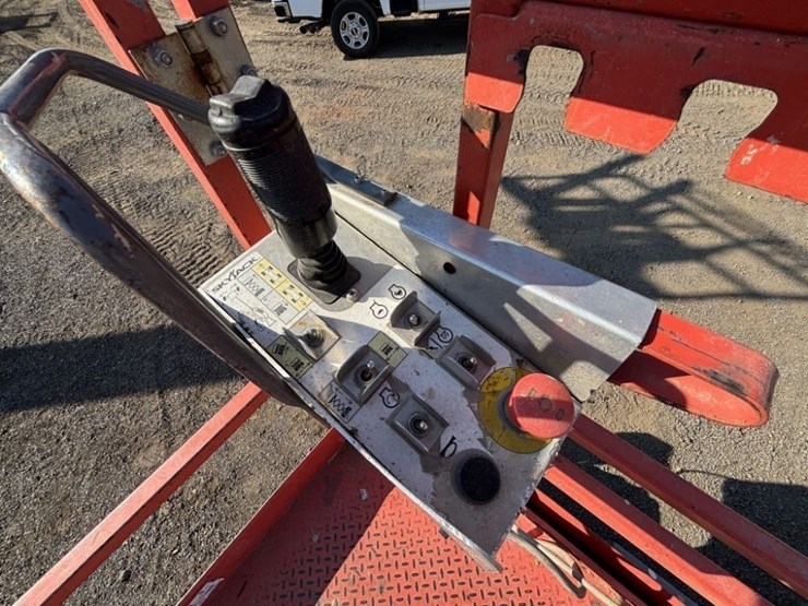 skyjack-sj6826rt-image-19