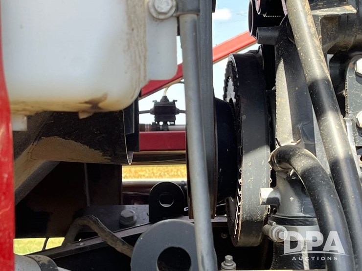 2017-case-ih-patriot-4440-image-54