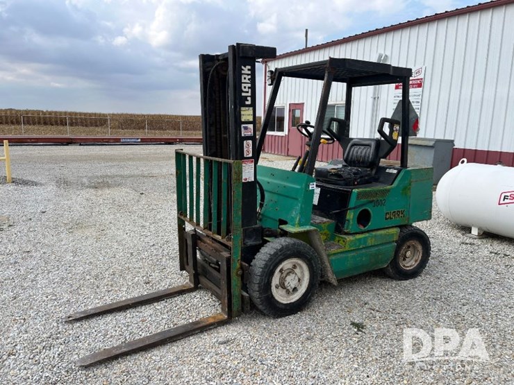 clark-gps25mc-forklift-(jn3106,-unit-3002)-image-1