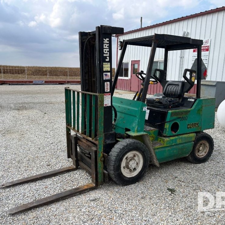 Clark GPS25MC Forklift (JN3106, Unit 3002)