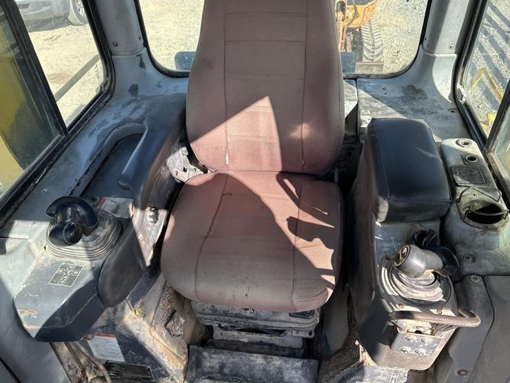 komatsu-d65px-image-40