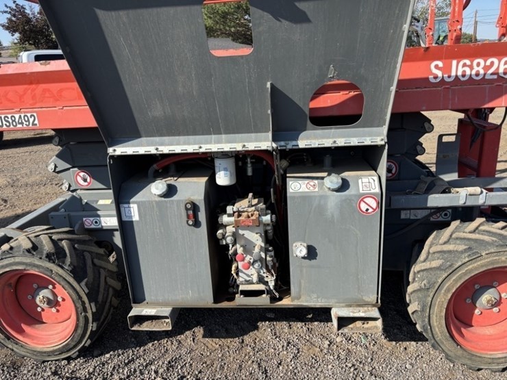 skyjack-sj6826rt-image-15