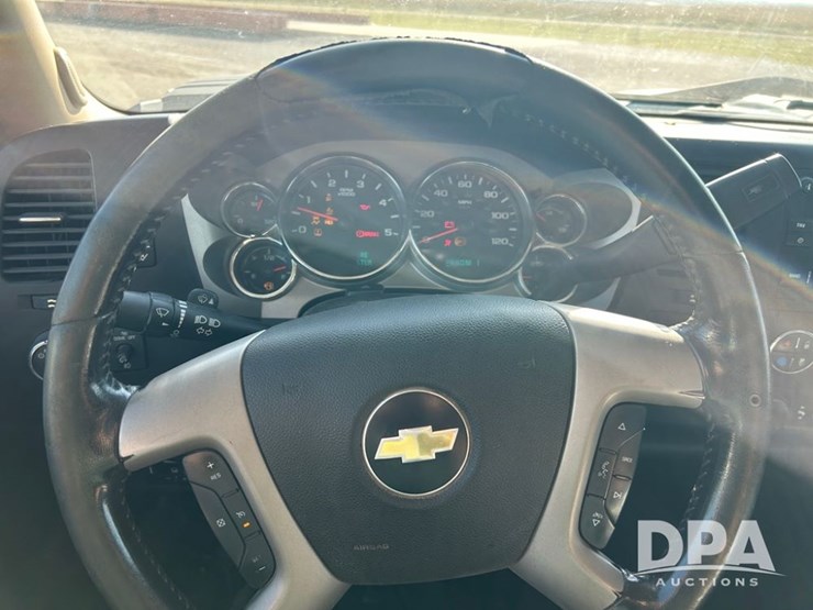 2013-chevrolet-2500hd-image-26