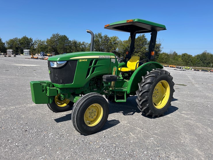 2017-john-deere-5045e-image-1