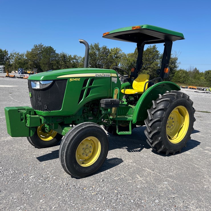 2017 JOHN DEERE 5045E