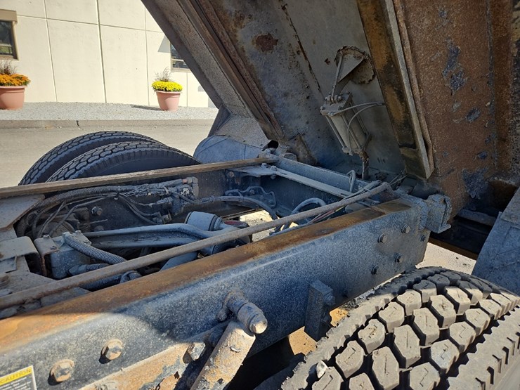 2016-kenworth-t880-image-18