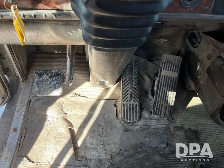 2005-kenworth-t800-image-43