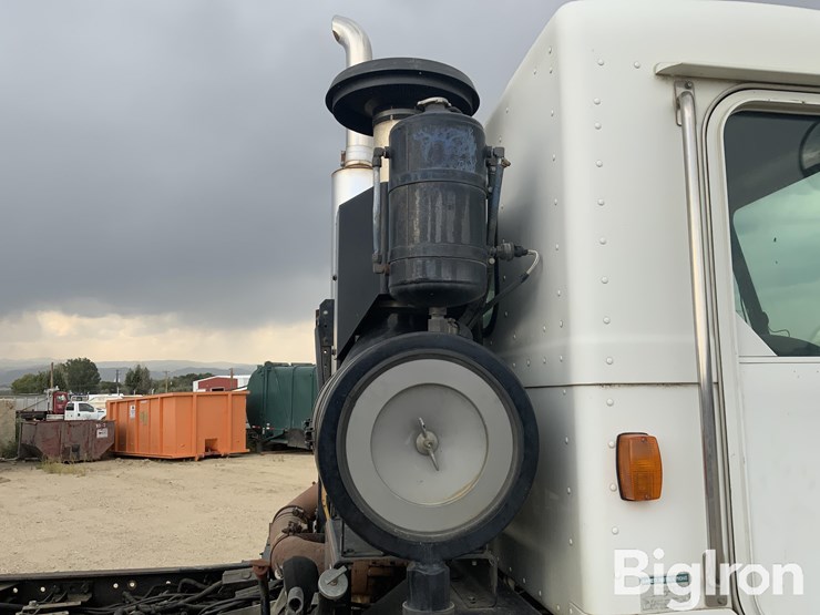 2004-peterbilt-320-image-20
