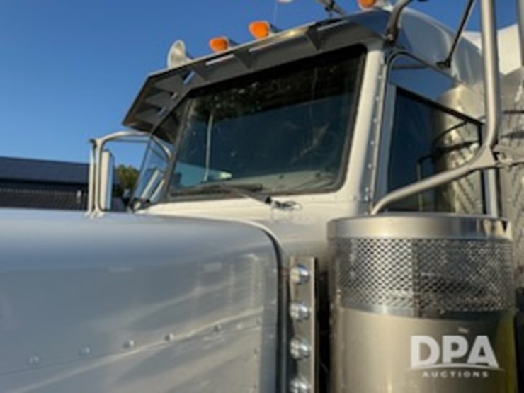 2013-peterbilt-389-truck-(jm627)-image-99